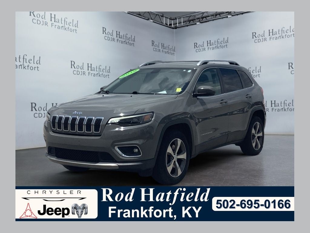 2019 Jeep Cherokee Limited 4x4 in Sting-Gray Clearcoat — front three-quarter view