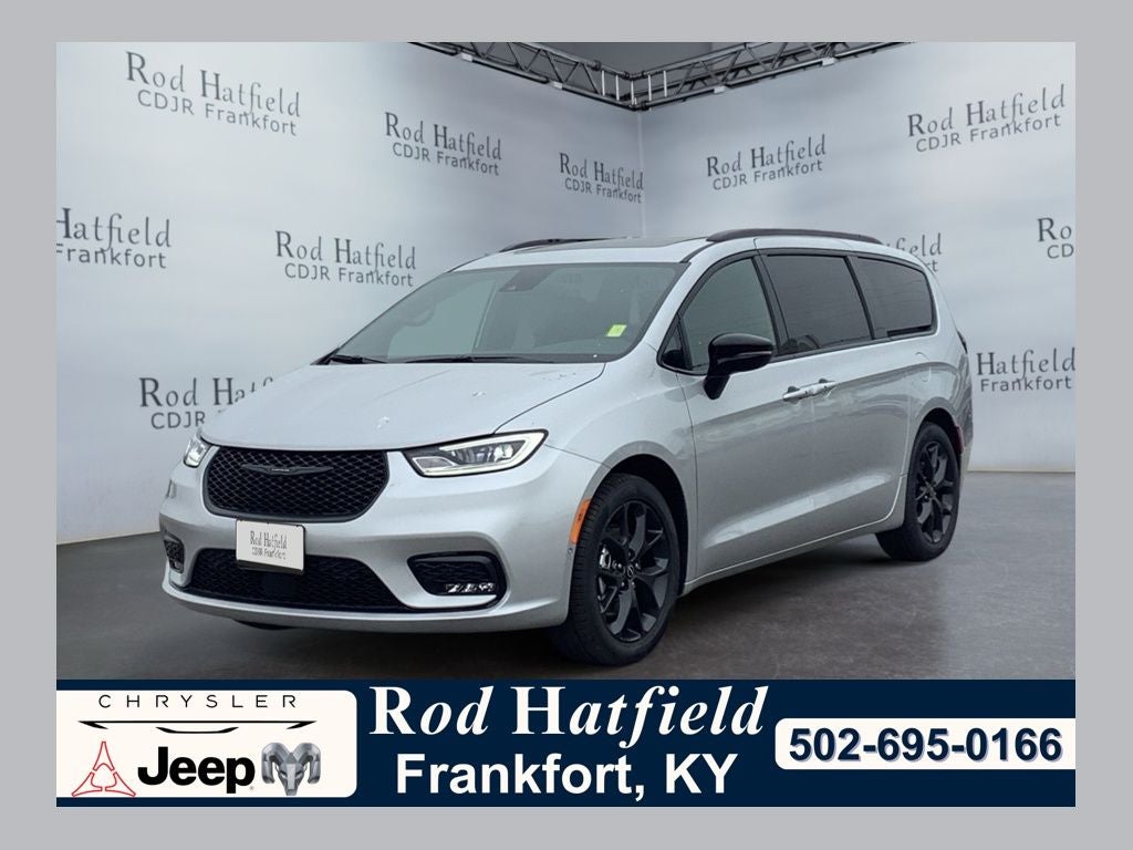 2026 Chrysler Pacifica PACIFICA LIMITED in Silver Mist Clear-Coat Exterior Paint — front three-quarter view