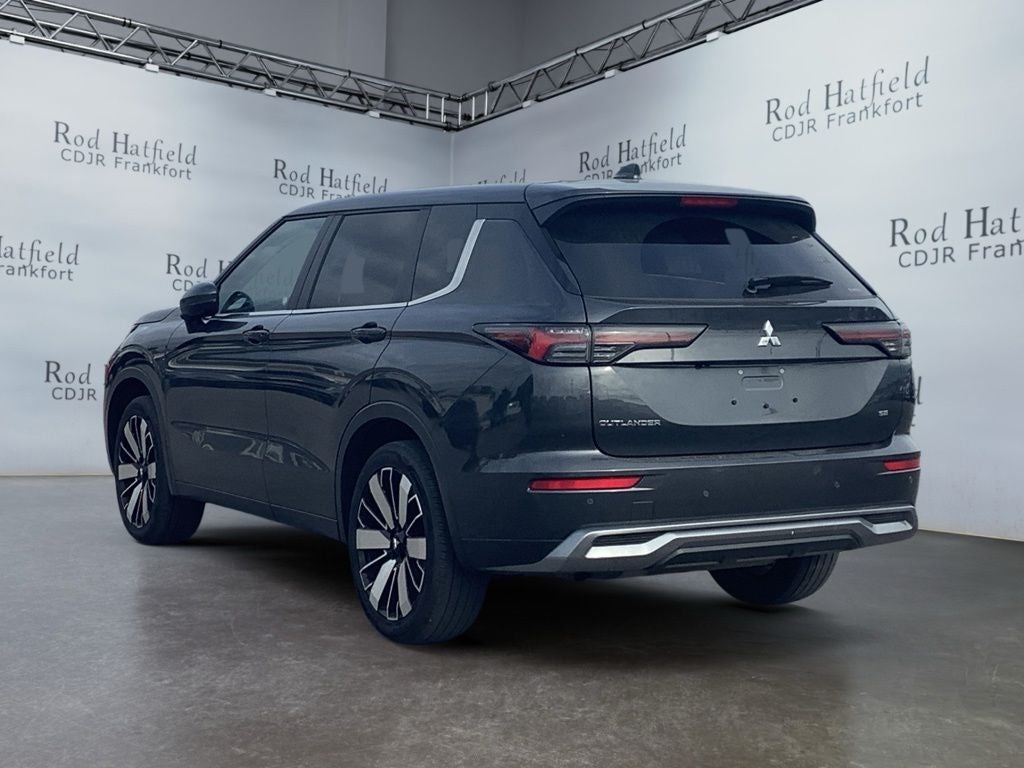 2025 Mitsubishi Outlander — rear three-quarter view