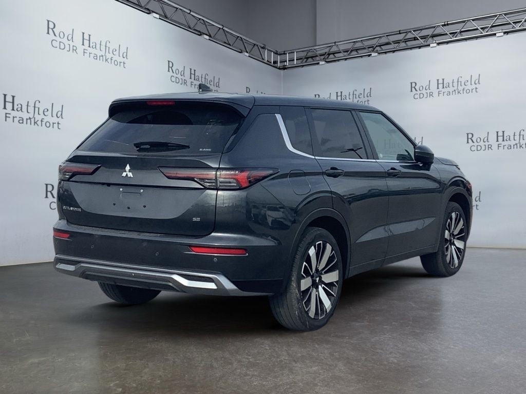 2025 Mitsubishi Outlander — detail view